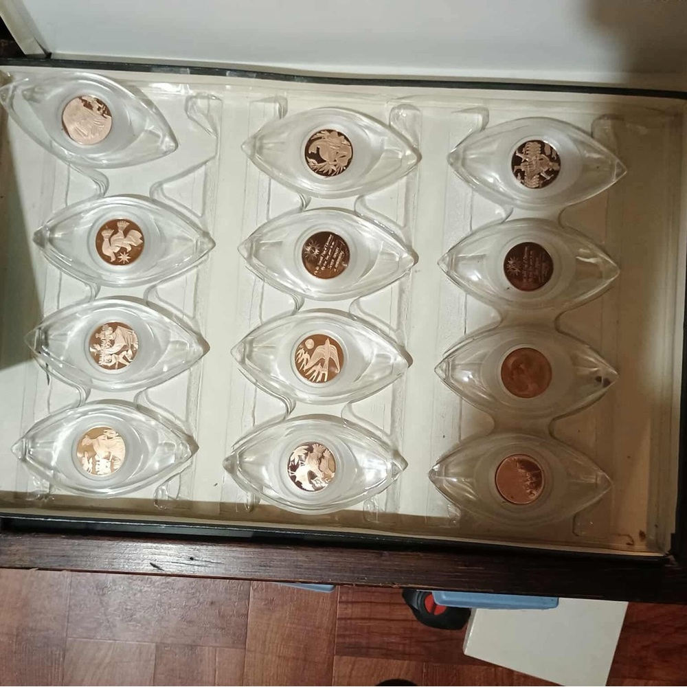 Clear Coin Display Case